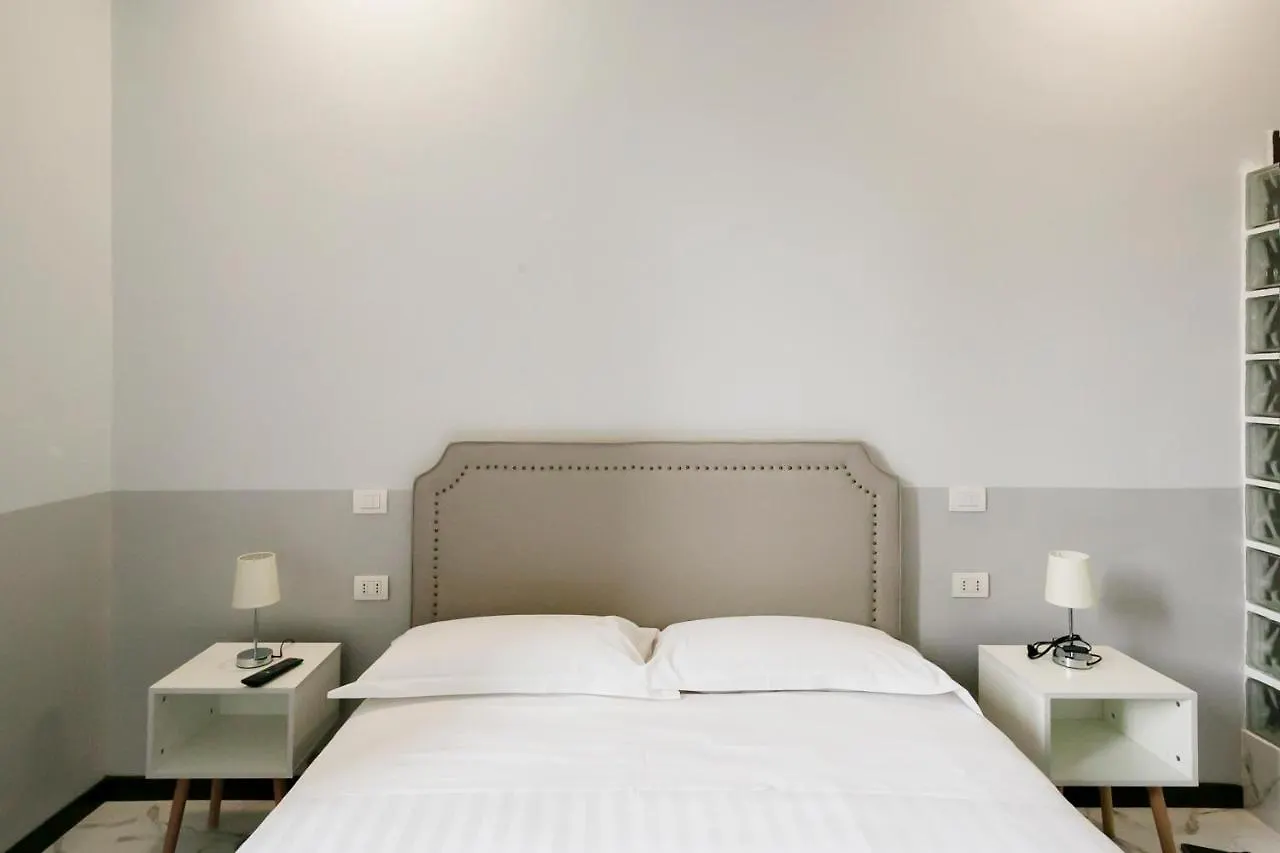 Hotel Dm69 - Termini Monti Crossroads Řím Penzion